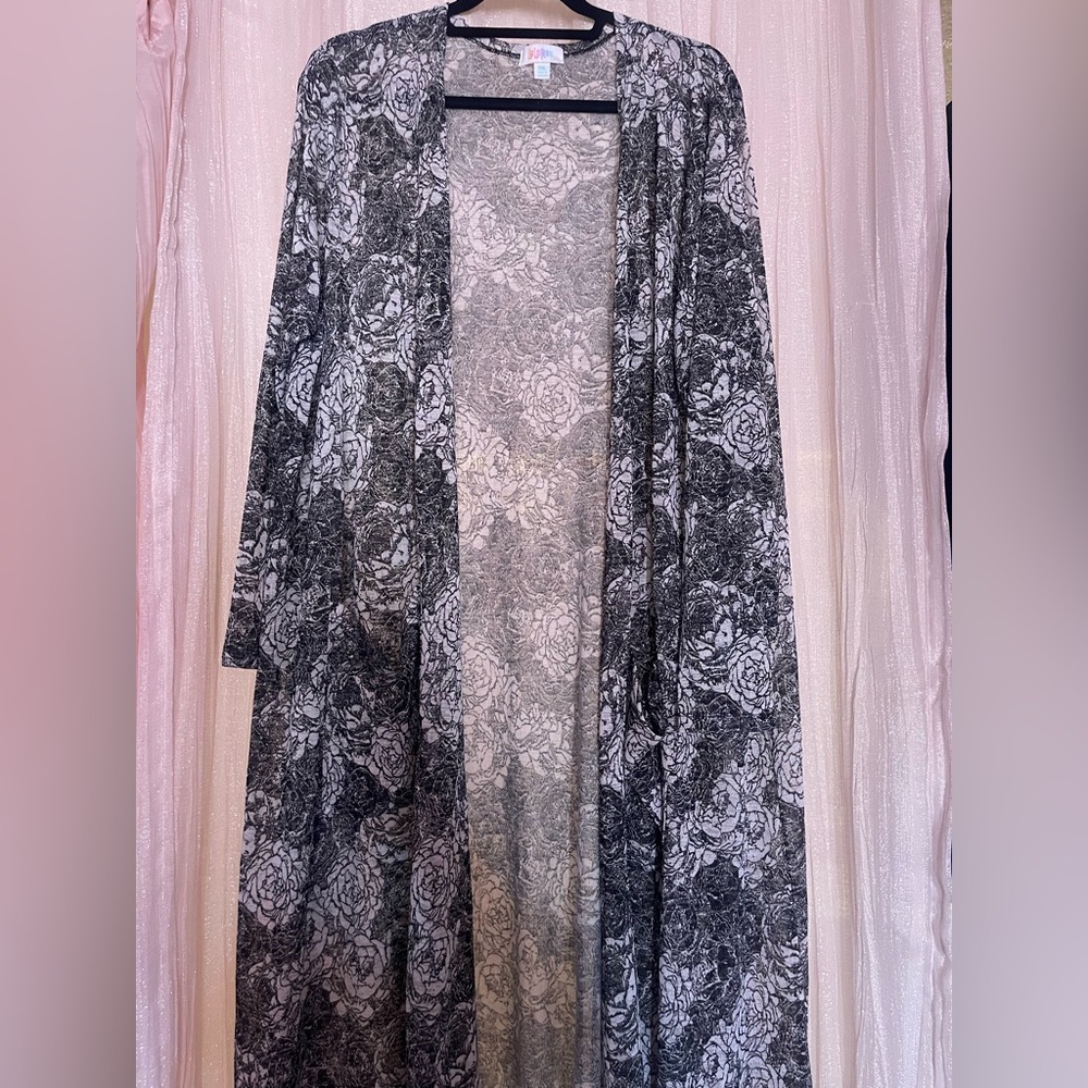 Black and White Floral stretchy knit duster sweater cardigan.